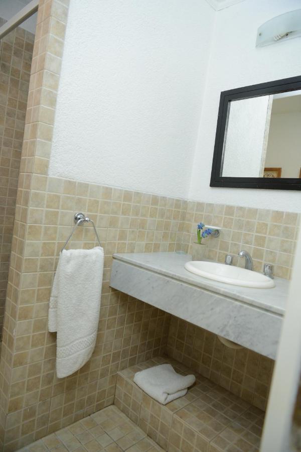 Bernie'S Bed & Breakfast , A 3 Kilometros Del Aerop Ezeiza, Van ,In-Out, Free Ezeiza Airport Eksteriør billede